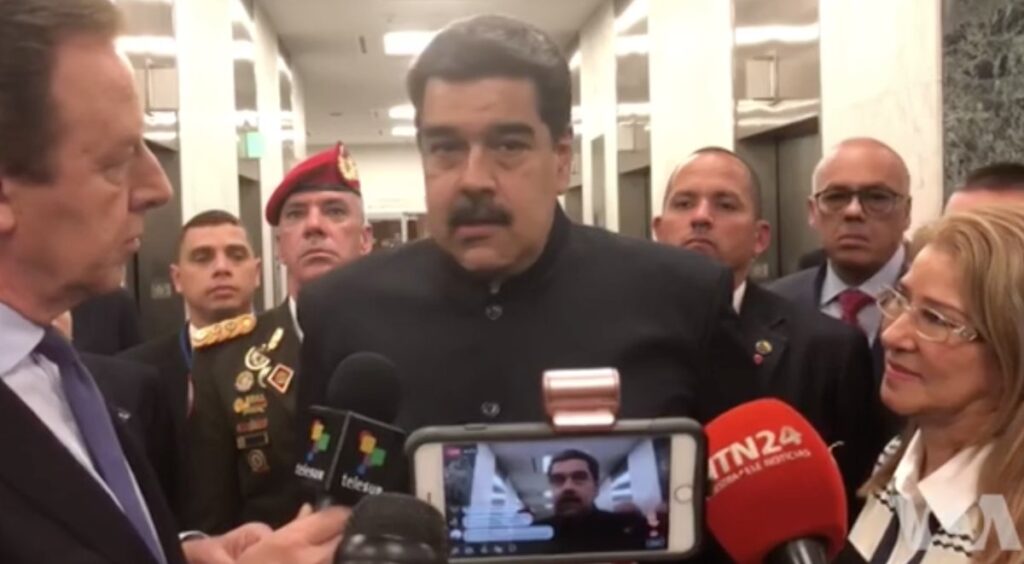 Paliza diplomática, por Brian Fincheltub