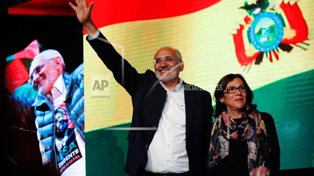 Bolivia: crece presión por interrupción de recuento de votos