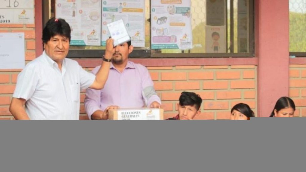 Tras ocho horas comienzan a cerrar mesas electorales en Bolivia