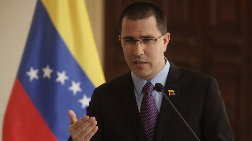Gobierno de Maduro expulsa a diplomáticos de El Salvador en reciprocidad