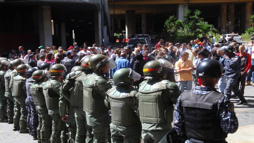 Trabajadores de la Asamblea Nacional protestan exigiendo reivindicaciones laborales