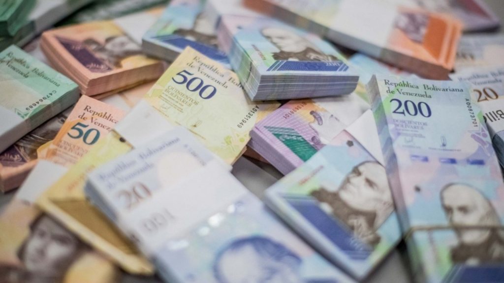 Luis Oliveros asegura que el régimen debe hacer una nueva reconversión monetaria