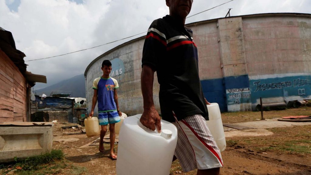 9 de cada 10 hogares venezolanos almacenan agua por fallas en el suministro