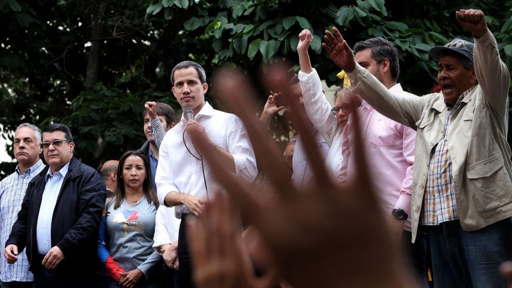 Guaidó pide acompañar a diputados en próxima sesión de la AN