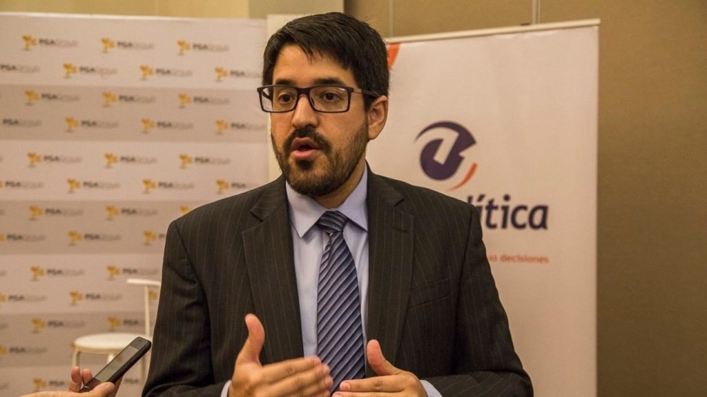 Asdrúbal Oliveros asegura que cerca de la mitad de los venezolanos utiliza dólares
