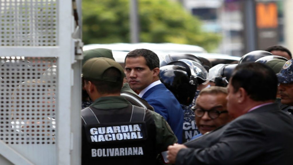Maduro se hundió, Guaidó se creció