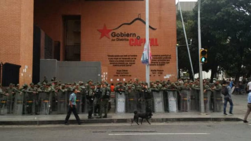 Denuncian militarización del Palacio Federal Legislativo y presencia de colectivos