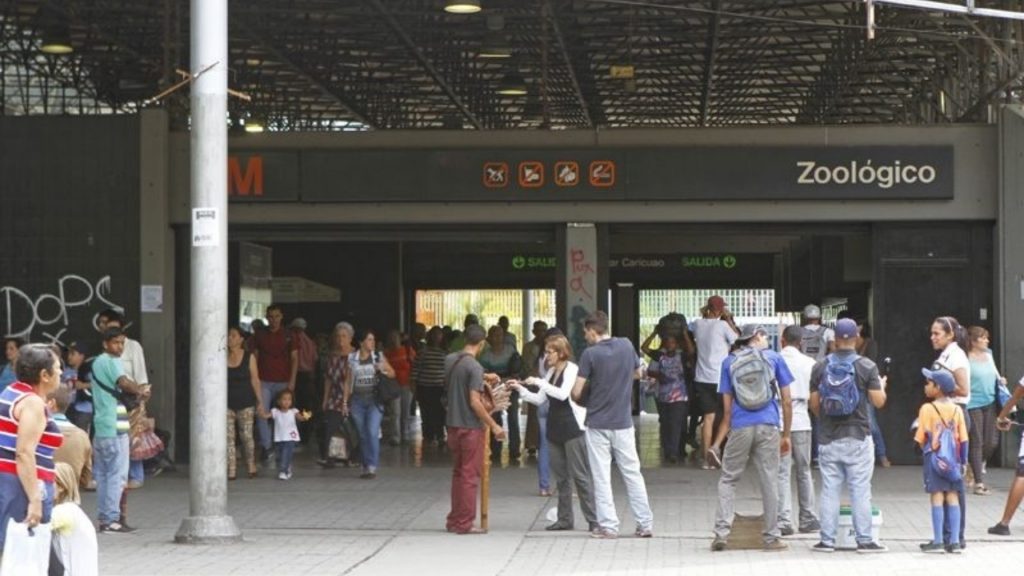 Metro de Caracas cierra 3 estaciones por “corte de cables”