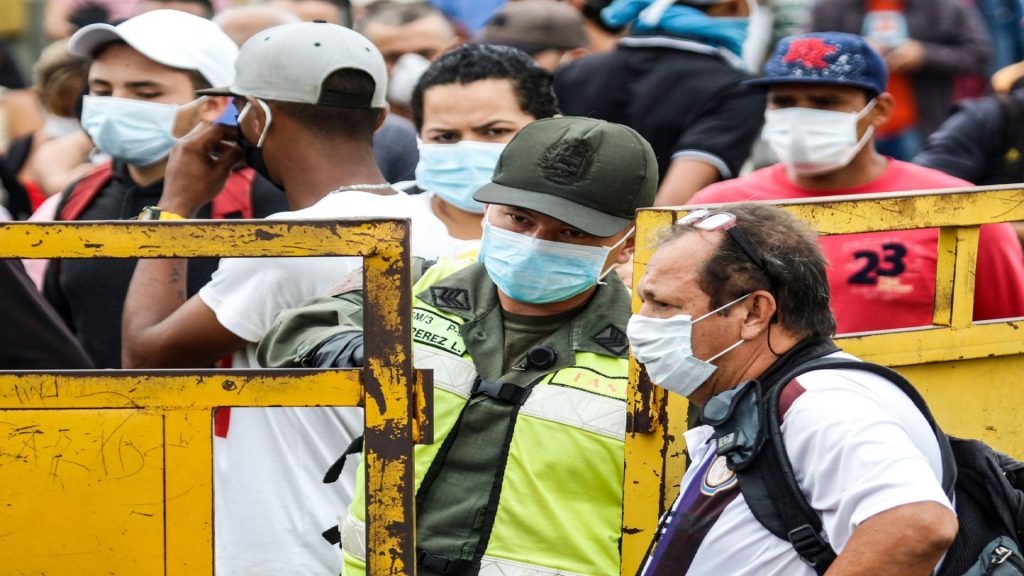 Colombia cierra fronteras
