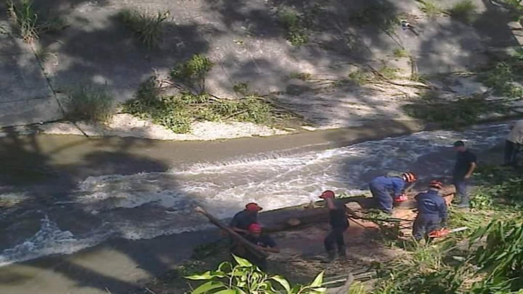 Denuncian que a los bomberos forestales de Inparques los emplean para actividades en el río Guaire