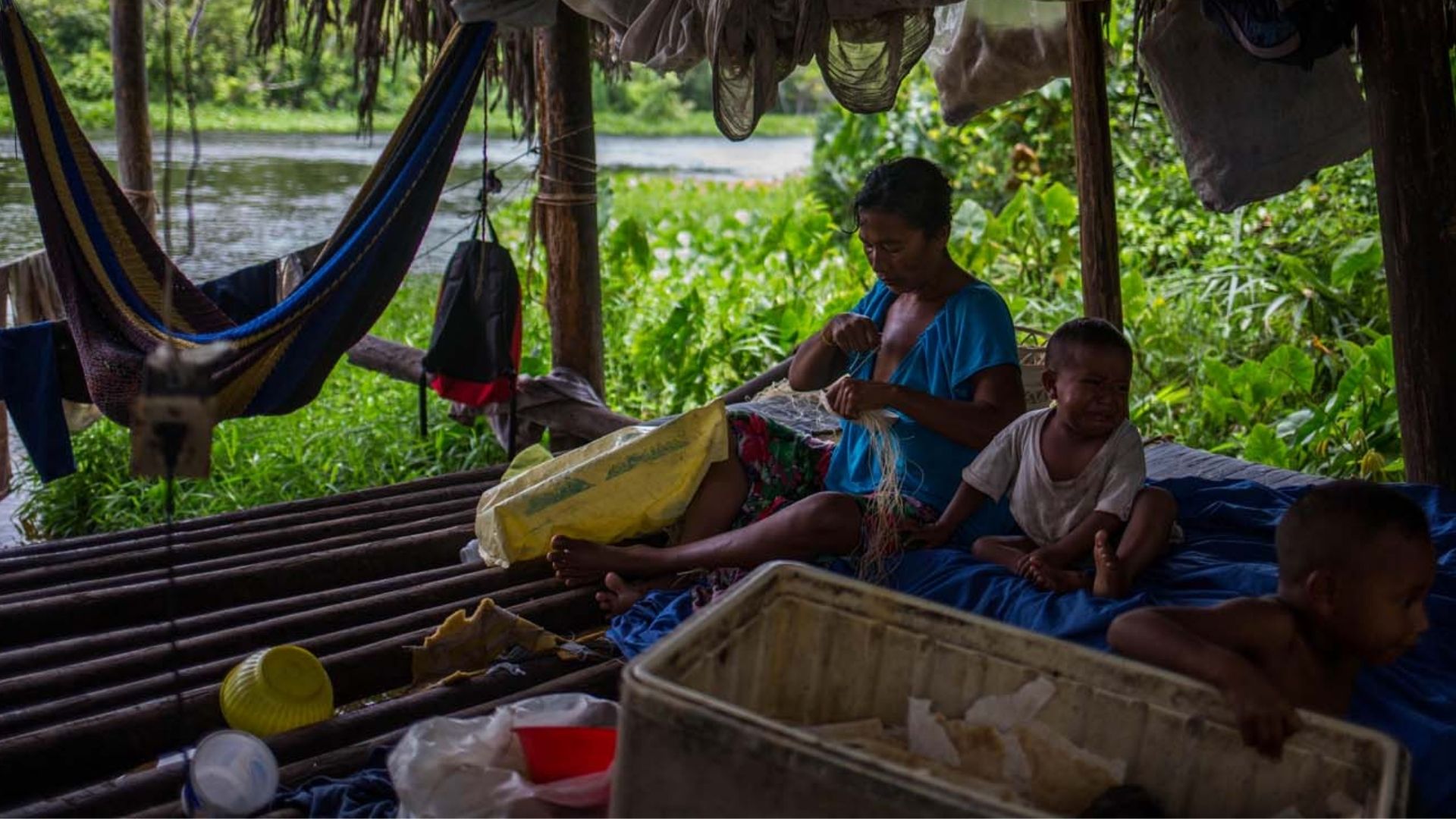 Indígenas venezolanos huyen del hambre rumbo a Colombia