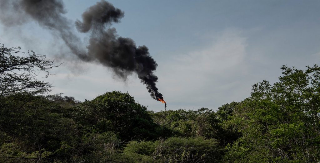Arranque a medias de las refinerías aumenta el riesgo de derrames petroleros