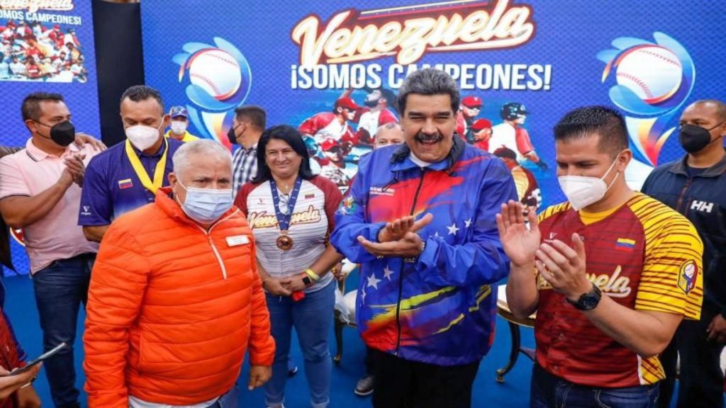Gobierno evalúa permitir aforo del 40 % en estadios de béisbol