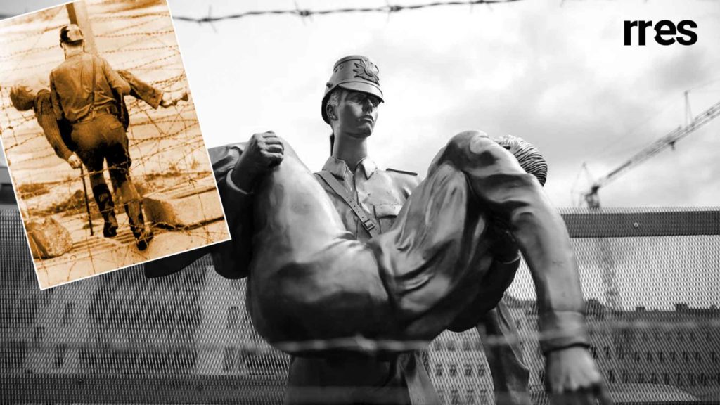Libre como el viento, por Laureano Márquez P. Fotos_Monumento a Peter Fechter (el primer mártir del Muro de Berlín) y gráfica de cuando un soldado de la RDA lo levanta tras morir al intentar saltar el muro.