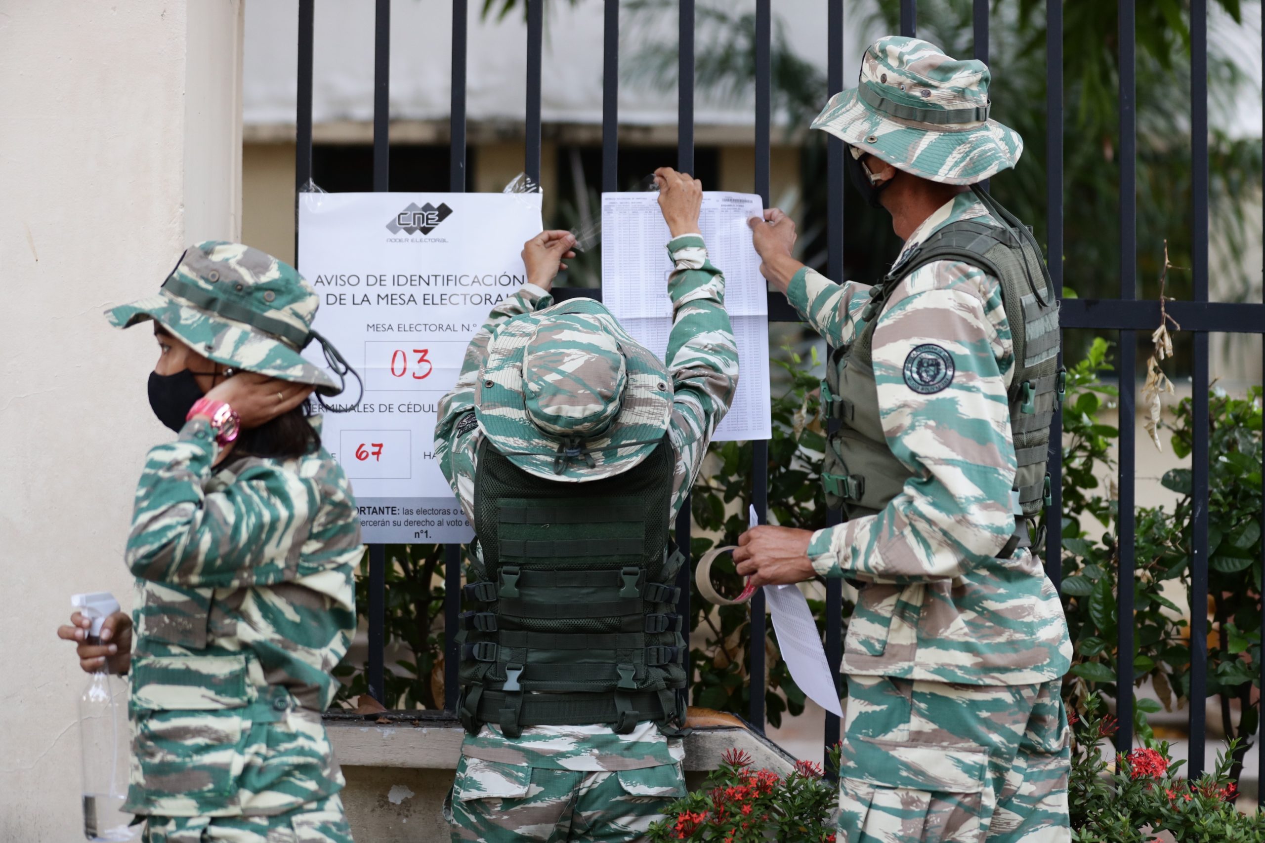 Denuncian presencia de colectivos armados e irregularidades durante votación en Barinas