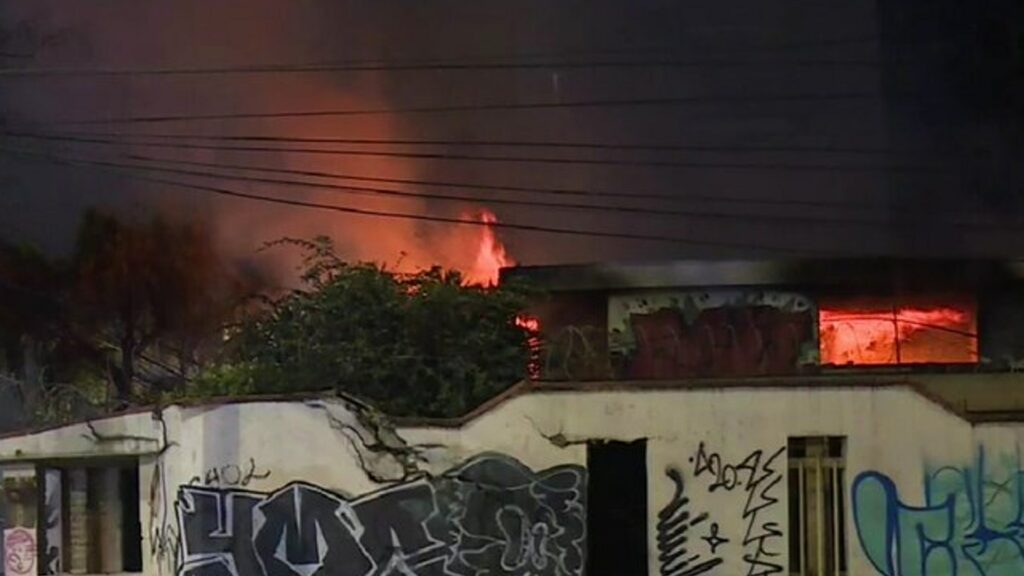 Gobierno de Maduro reclama a Colombia por incendio en sede consular de Venezuela en Bogotá