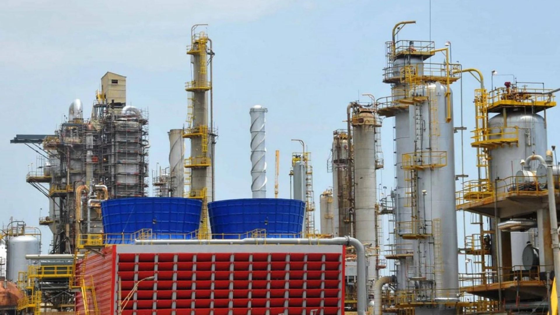 Pdvsa firma un contrato con Irán para reparar y poner en marcha refinería El Palito