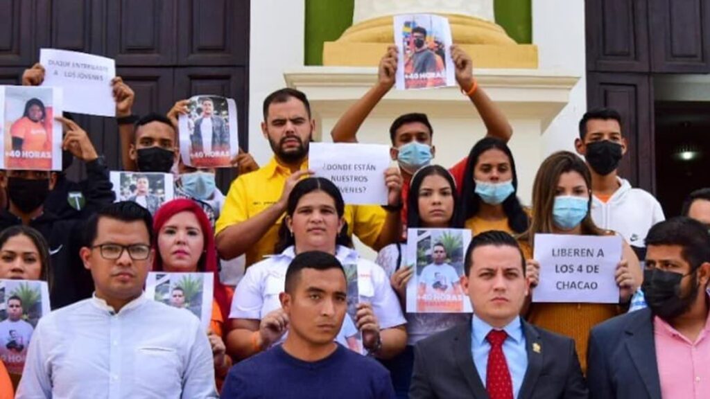 Jóvenes detenidos por Polichacao están recluidos en la Dgcim en Boleíta