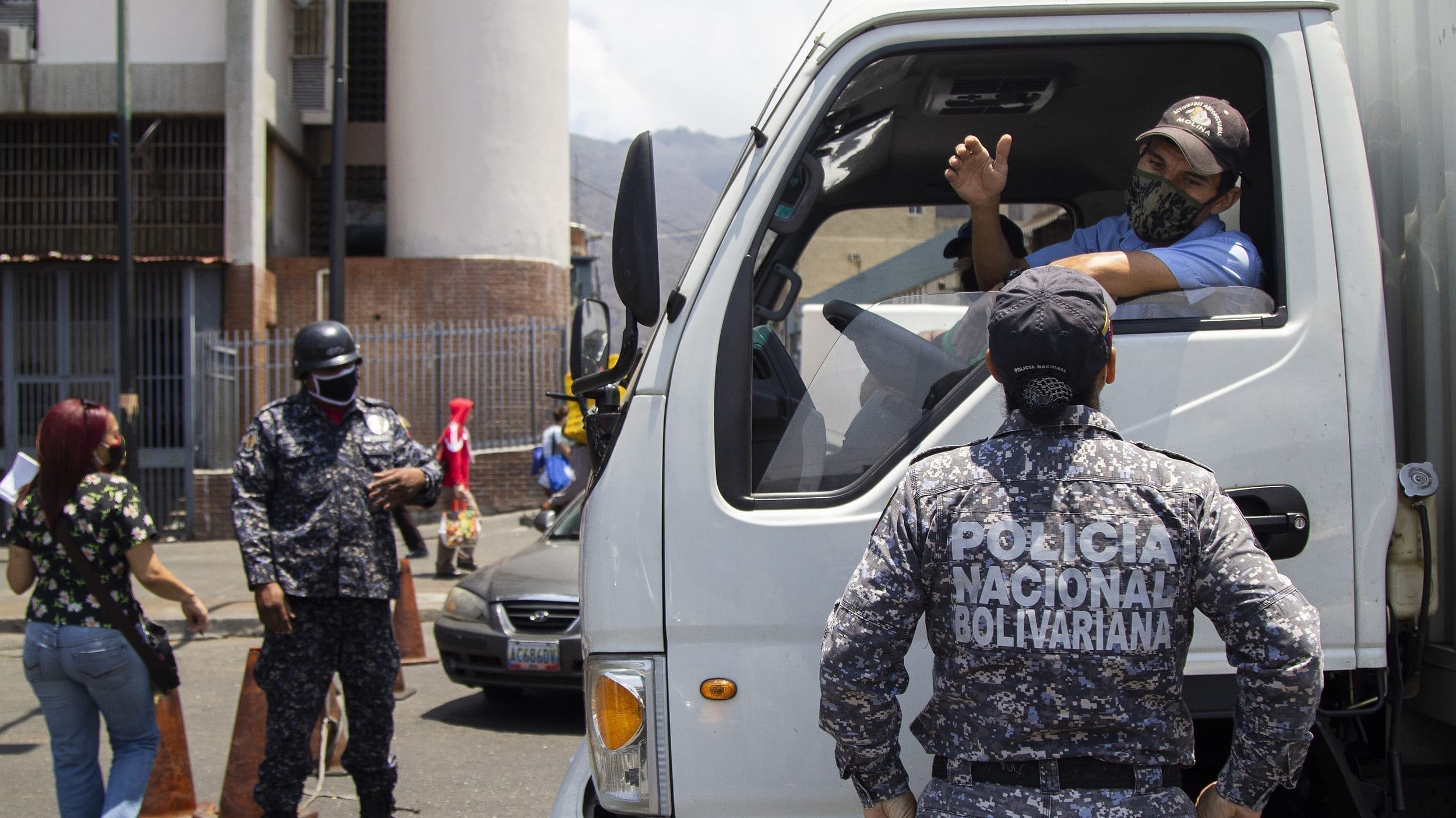 La denuncia de Valentina Quintero sobre las “matracas” en alcabalas que irritó al ministro de Interior