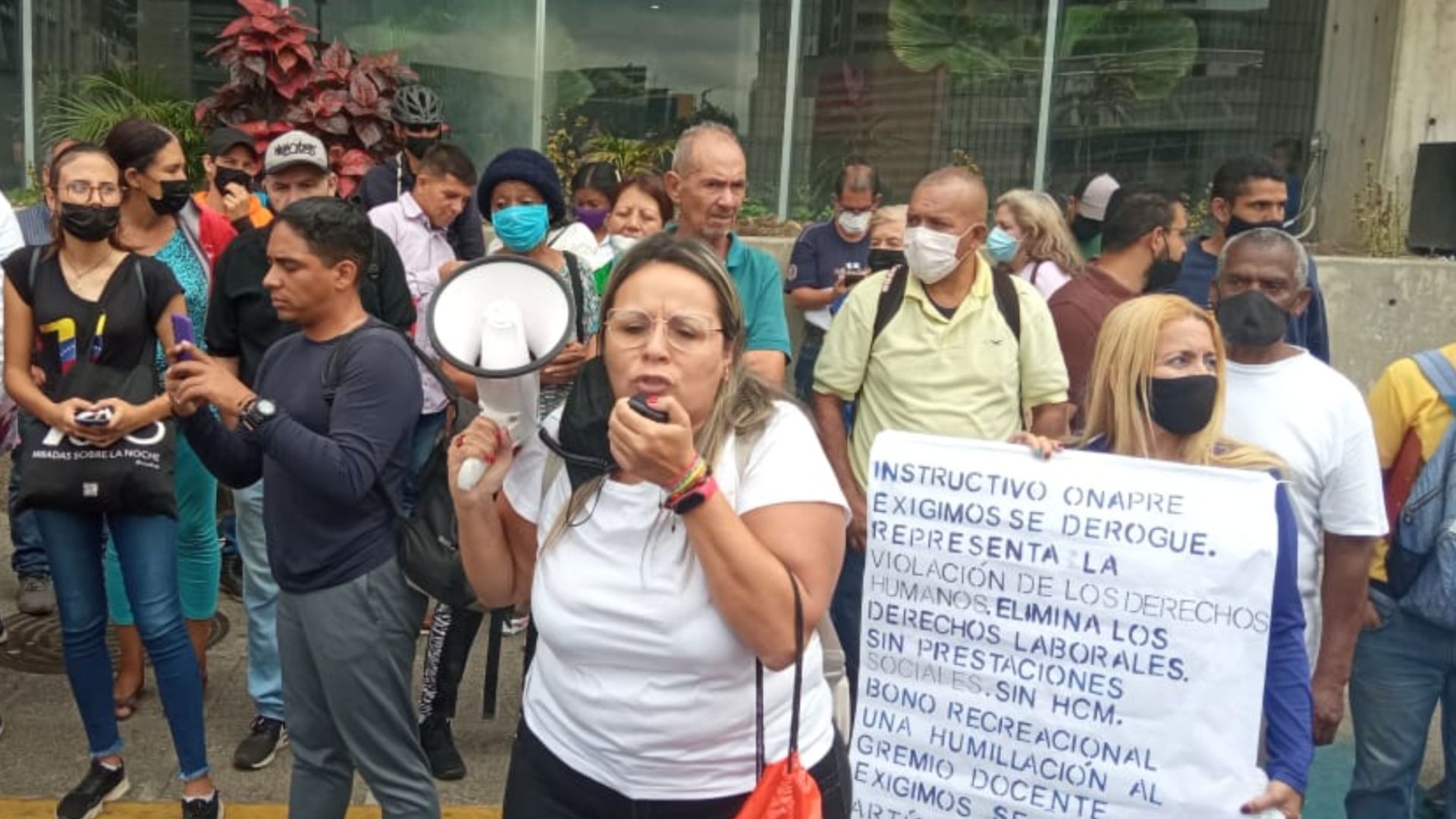 Gremio docente protesta por la derogación del instructivo Onapre y el pago completo del bono vacacional