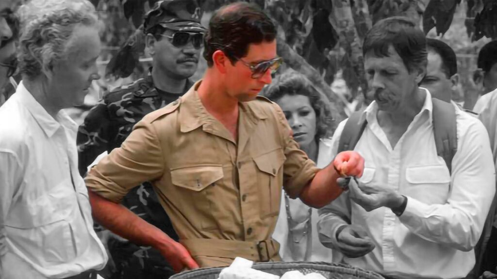 El rey Carlos III y sus minas de ultramar, por Leonardo Aranguibel. En la foto, el entonces príncipe Carlos en Amazonas, con Brewer Carías. 1989