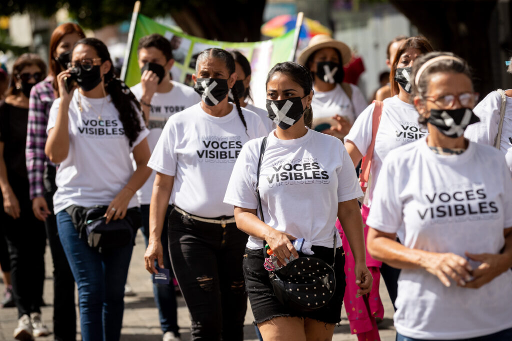 FOTOS | Mujeres venezolanas caminaron en silencio para denunciar ejecuciones extrajudiciales