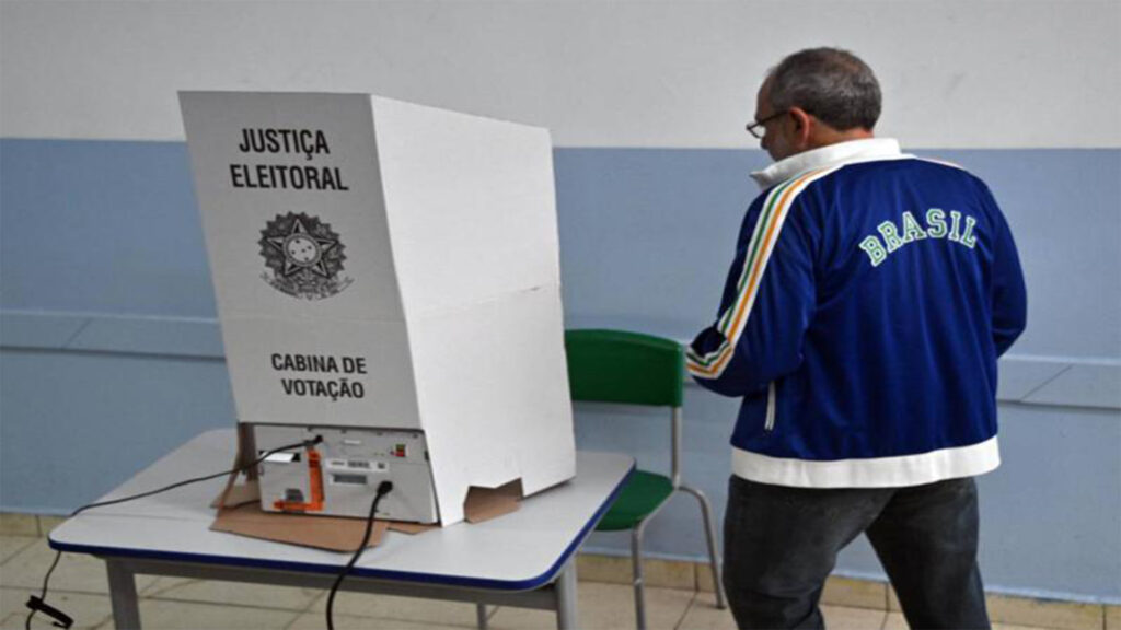 Abren colegios electorales en Brasil para segunda vuelta