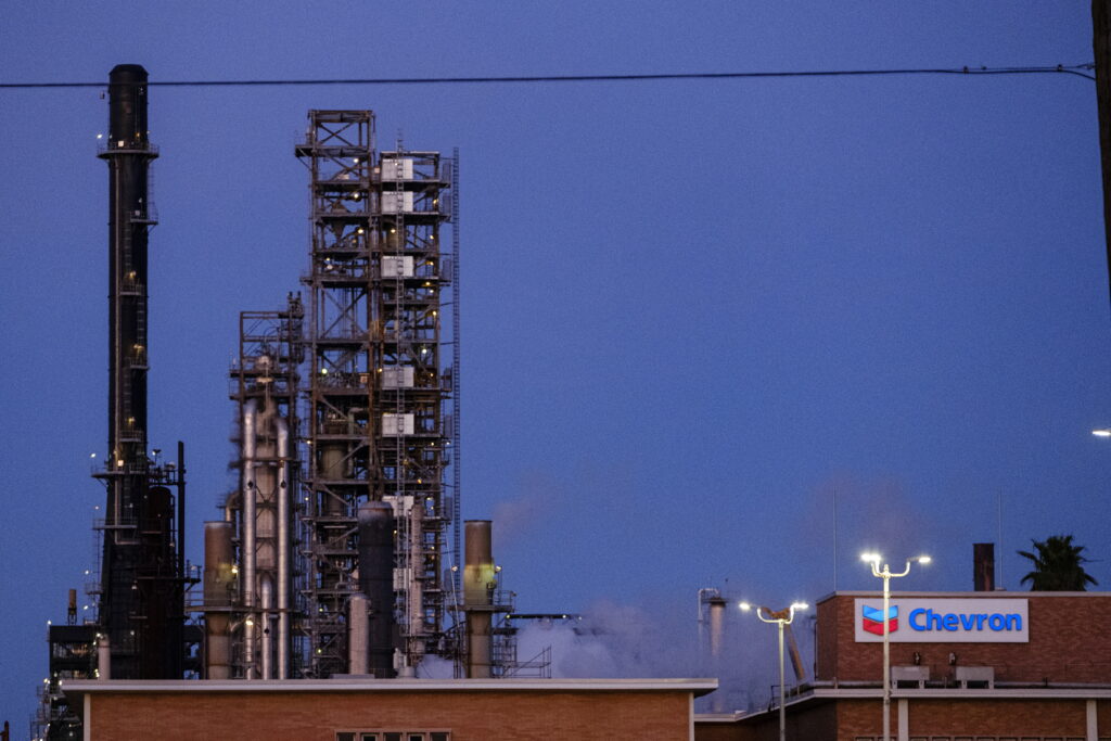 EEUU autoriza a Chevron a retomar parcialmente sus actividades en Venezuela