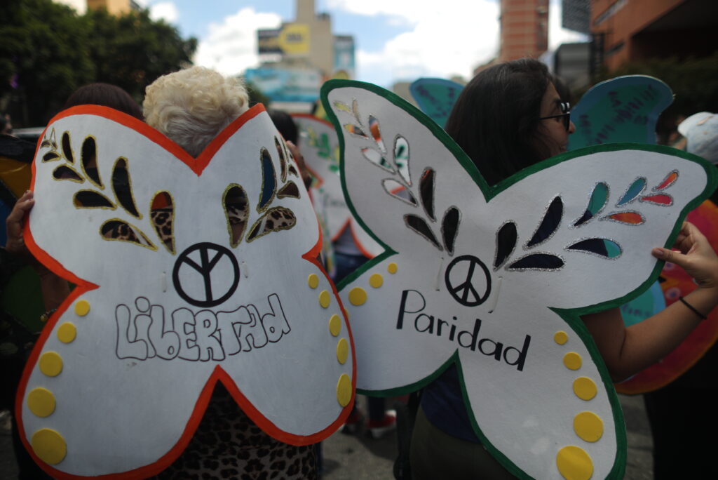 FOTOS | Mujeres marcharon este #25N para rechazar la violencia de género en Venezuela