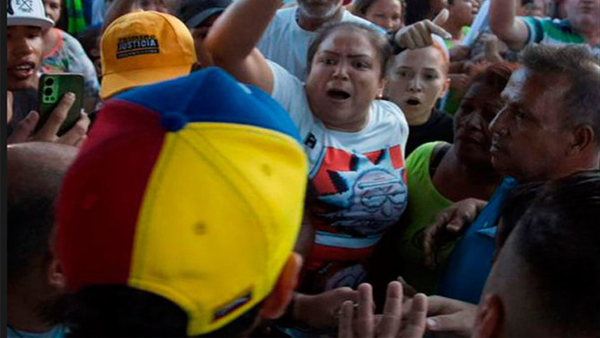 Mientras el Gobierno de Maduro calla, líderes opositores y sociedad civil condenan ataque a Capriles