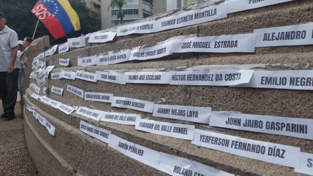 Nombres de presos políticos en la Plaza Francia (Altamira) 19.09.2023 [Runrunes]