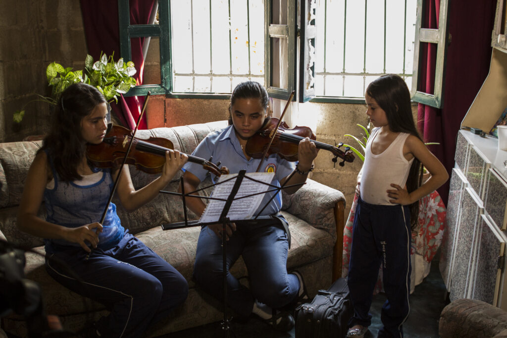 Festival de Cine sobre derechos humanos «Miradas Diversas». Los niños de Las Brisas