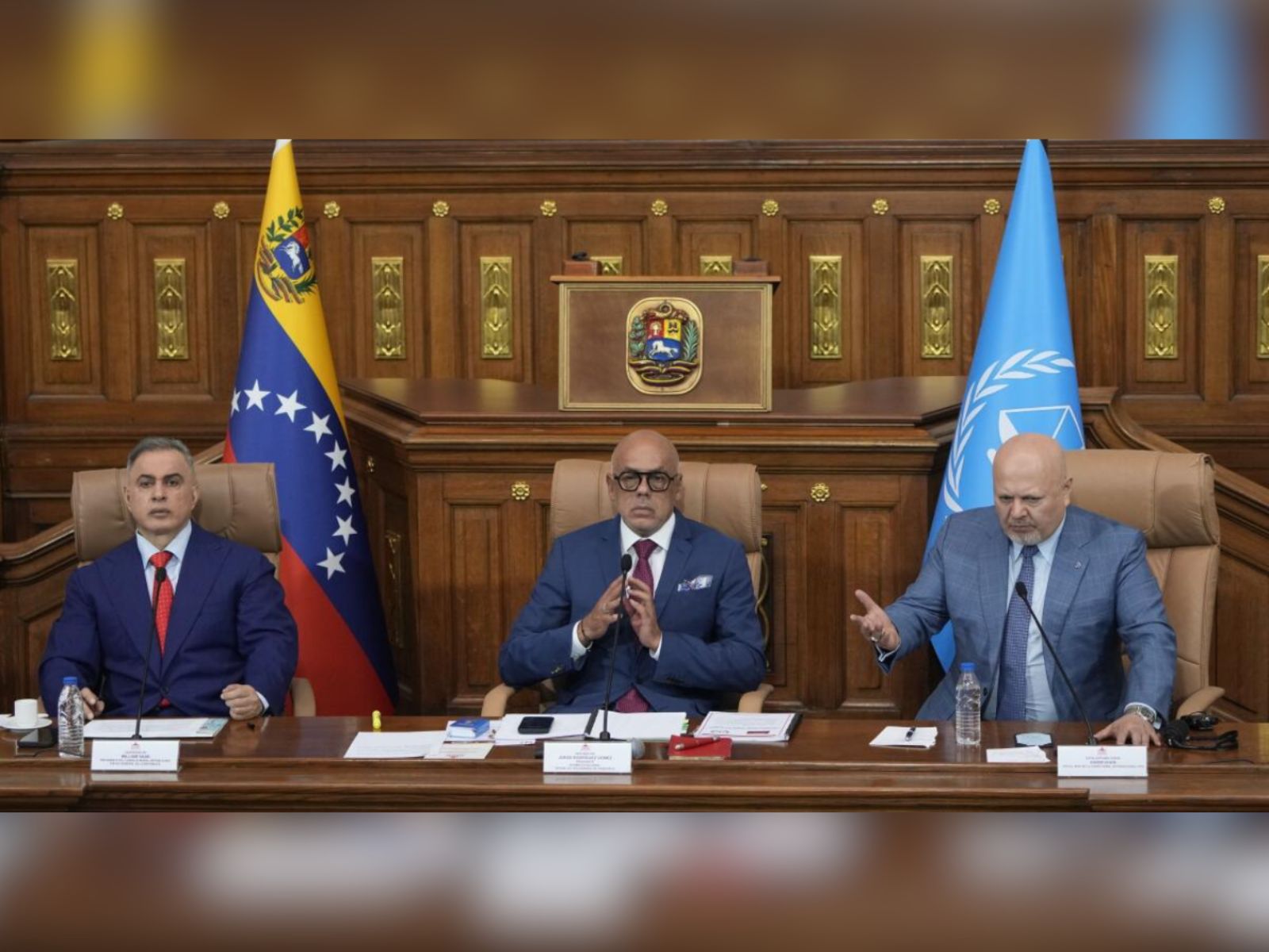 Con el gobierno