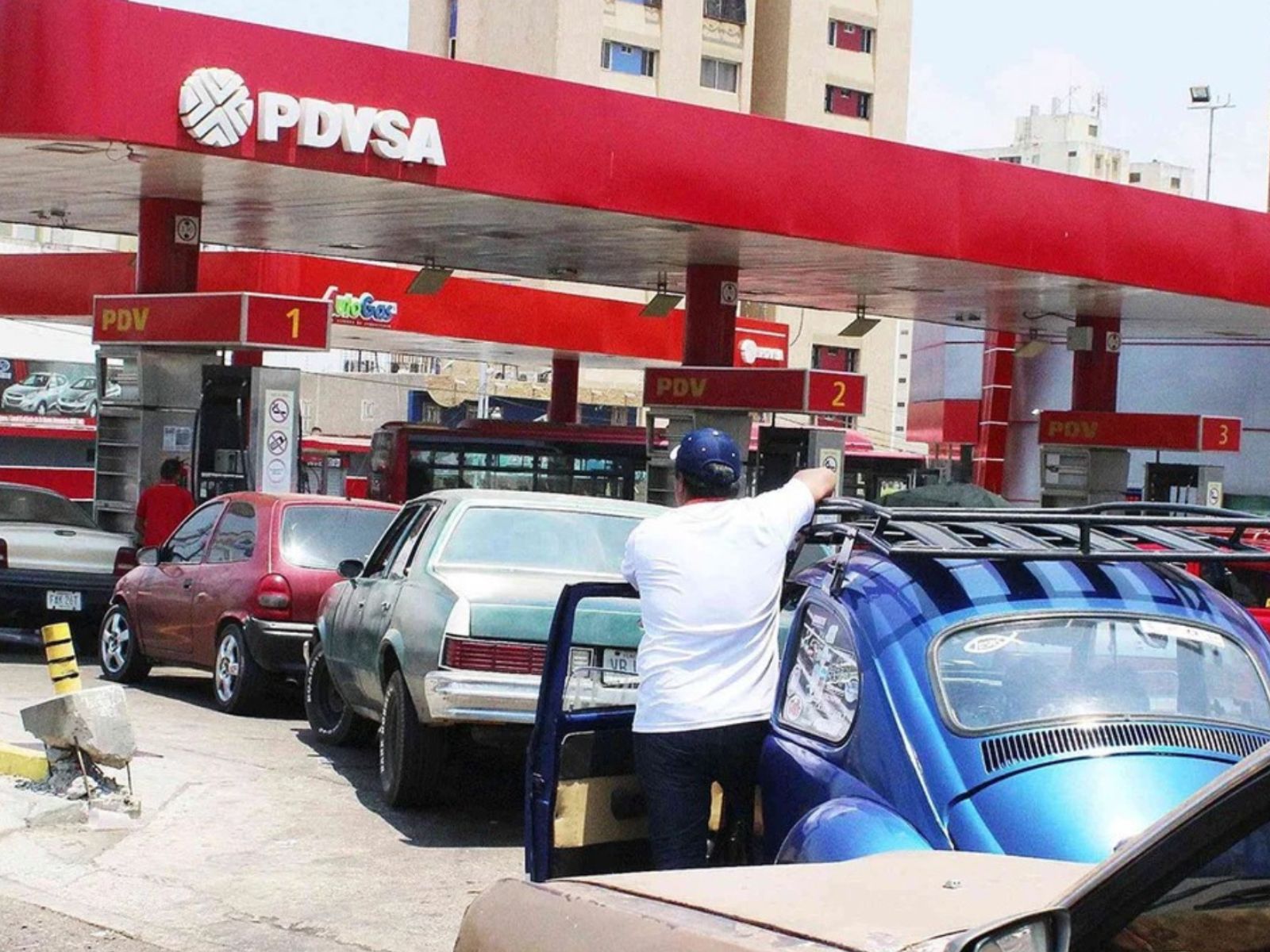las colas de gasolina