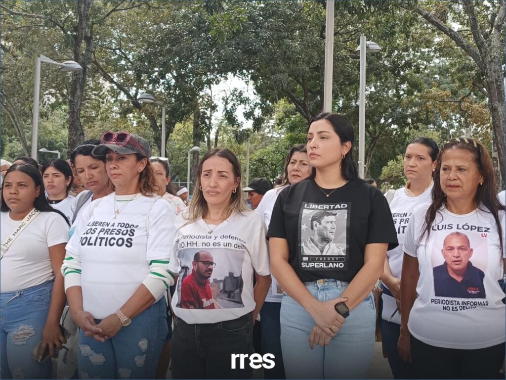 “No les dañen sus sueños”: Madres se plantan de nuevo ante el Ministerio Público para pedir libertad de los presos políticos