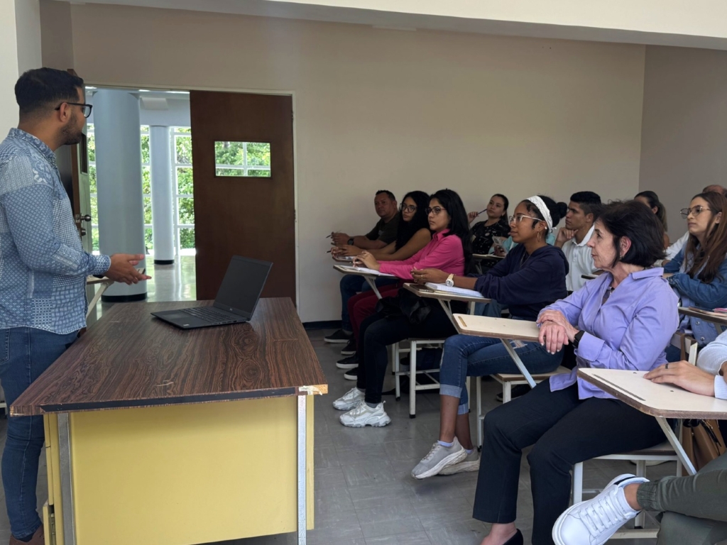 Banesco enseña a los estudiantes de la UCV a emprender con sostenibilidad