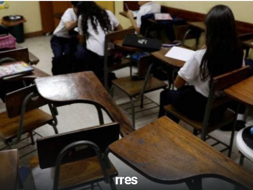 Preámbulos a juramentación hicieron sonar el timbre de recreo