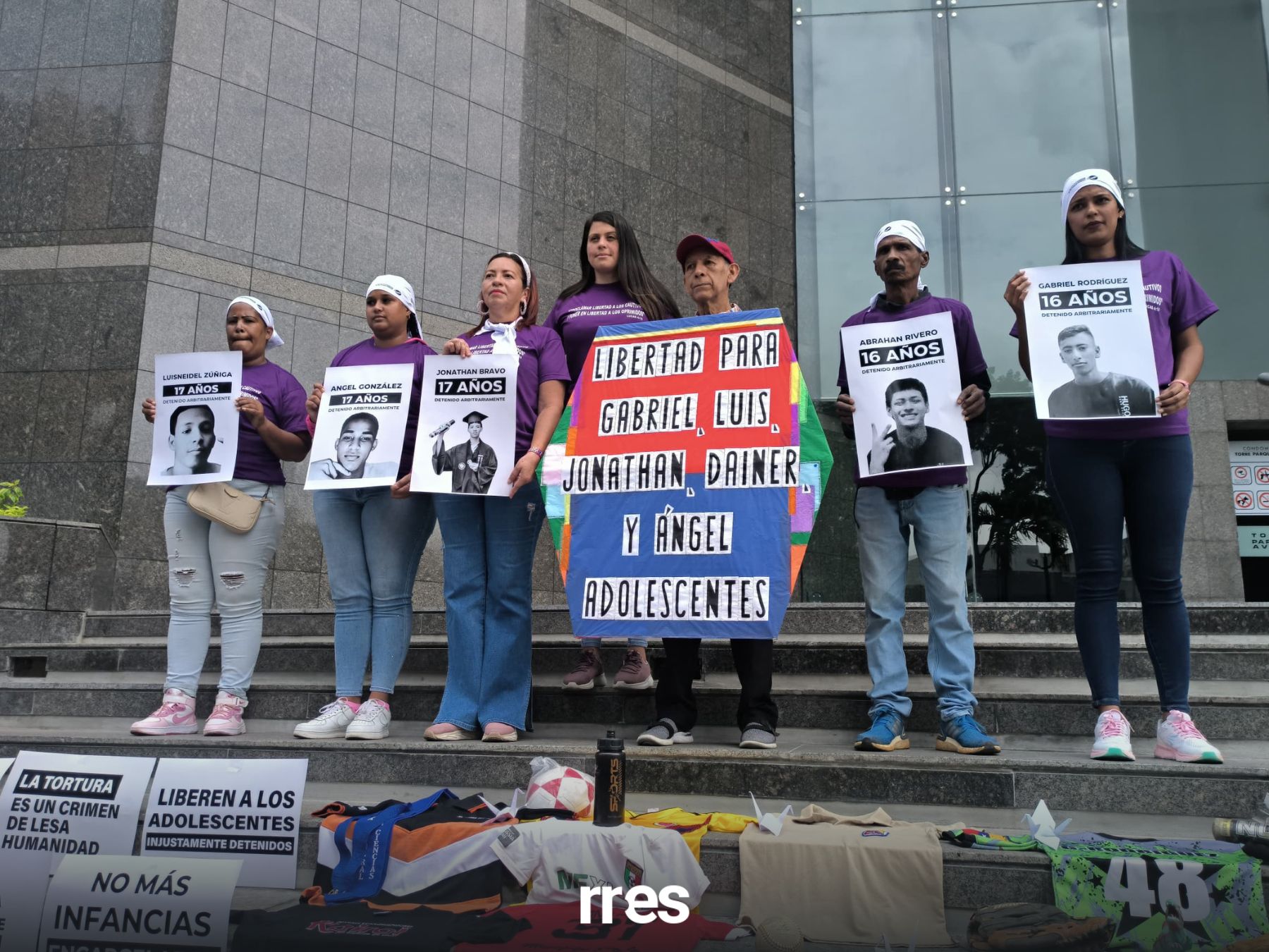 cinco adolescentes detenidos