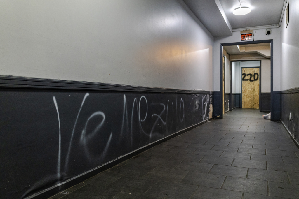 Nadie fue acusado tras operativo nocturno contra migrantes en edificio de Chicago