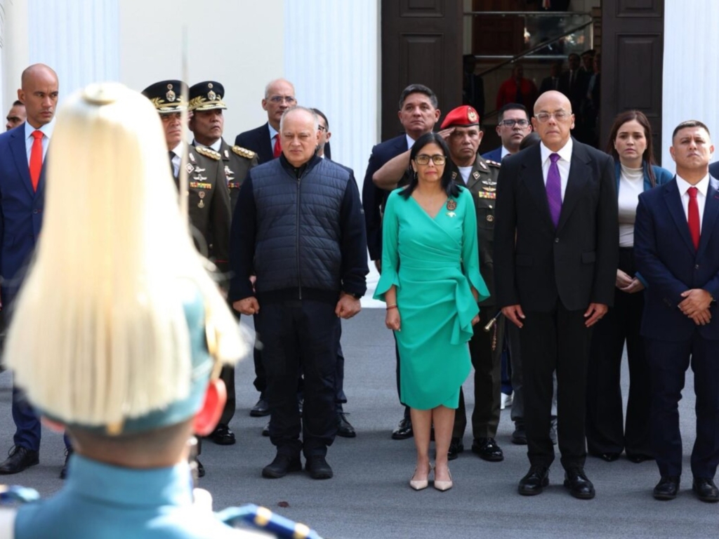 Delcy Rodríguez fue juramentada presidenta interina con el aval de EEUU