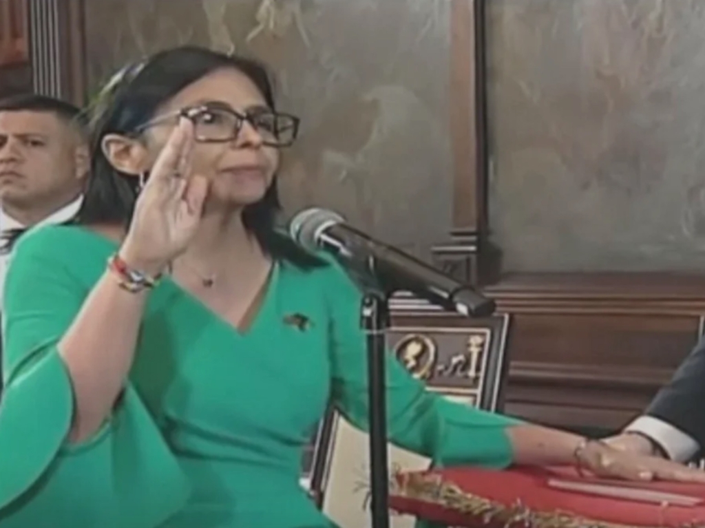 Delcy Rodríguez se juramenta como presidenta encargada ante la AN