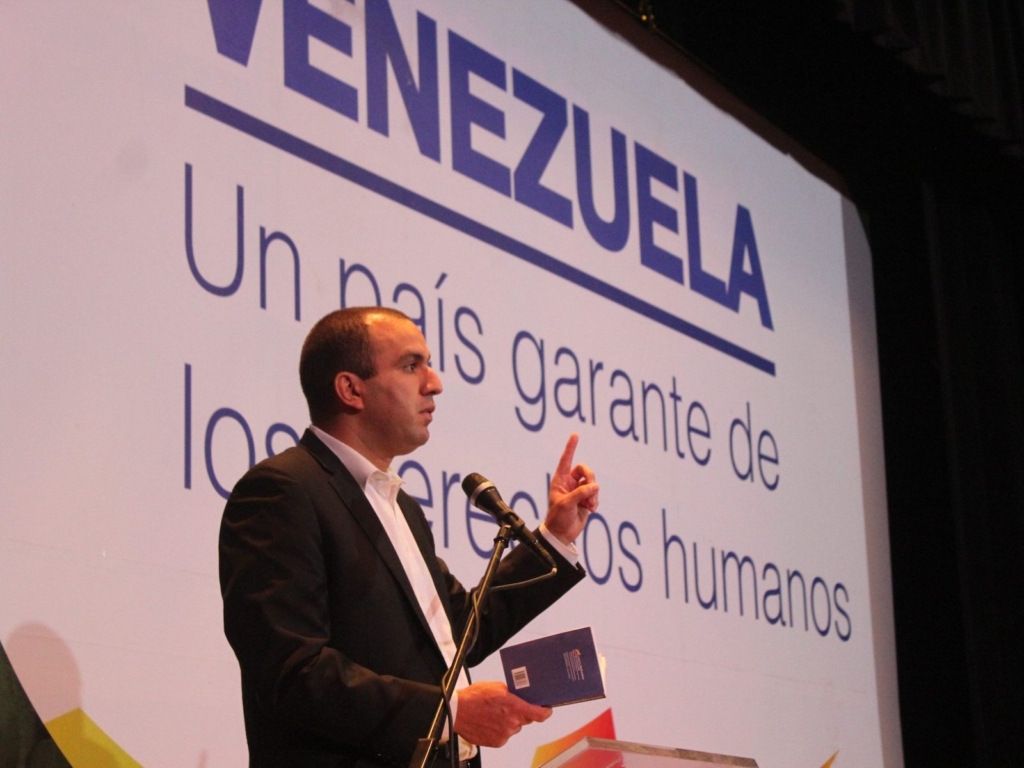 Larry Devoe con el lema Venezuela un país garante de los derechos humanos