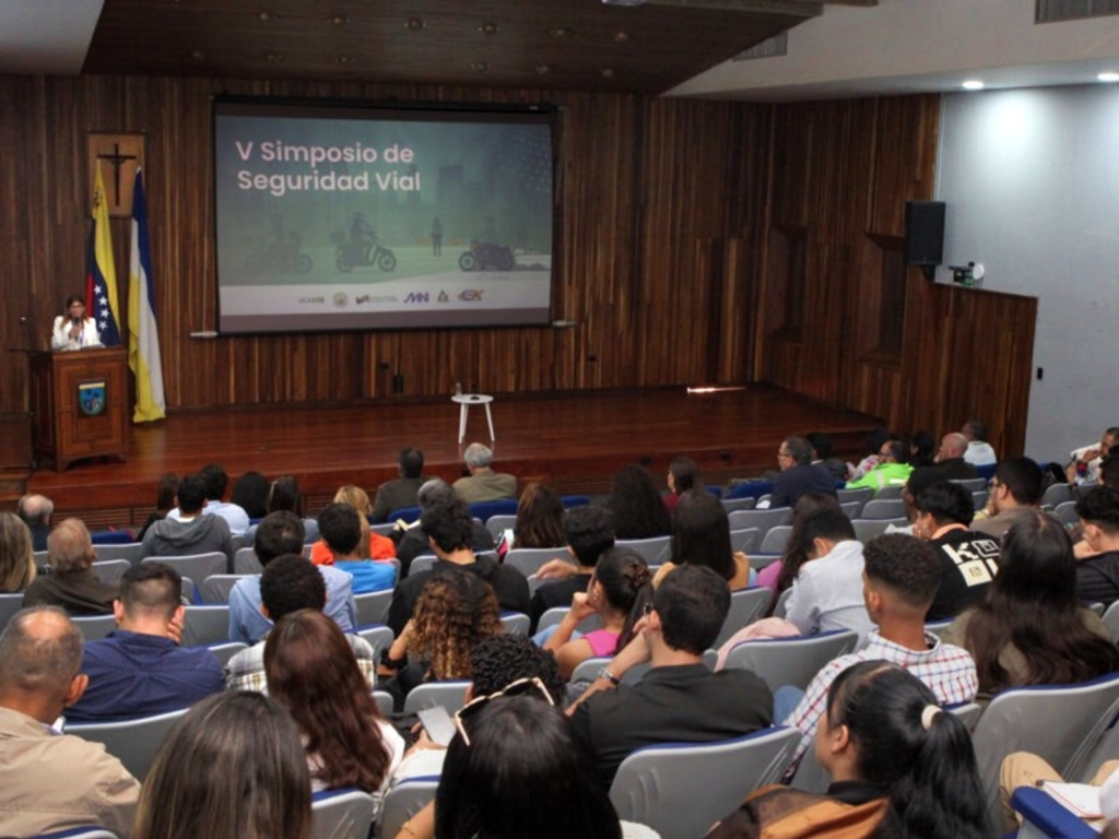Simposio de vialidad en la UCAB: instan a reducir muertes en motocicletas