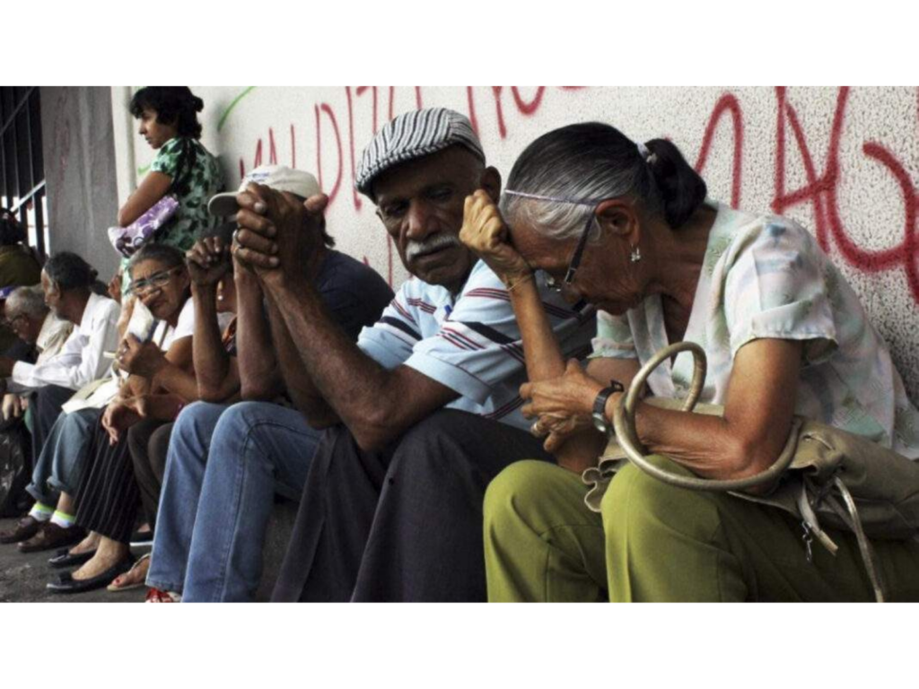La migración masiva de venezolanos acentúa la vulnerabilidad de los adultos mayores, dejándolos a cargo de responsabilidades como el cuidado de sus nietos.