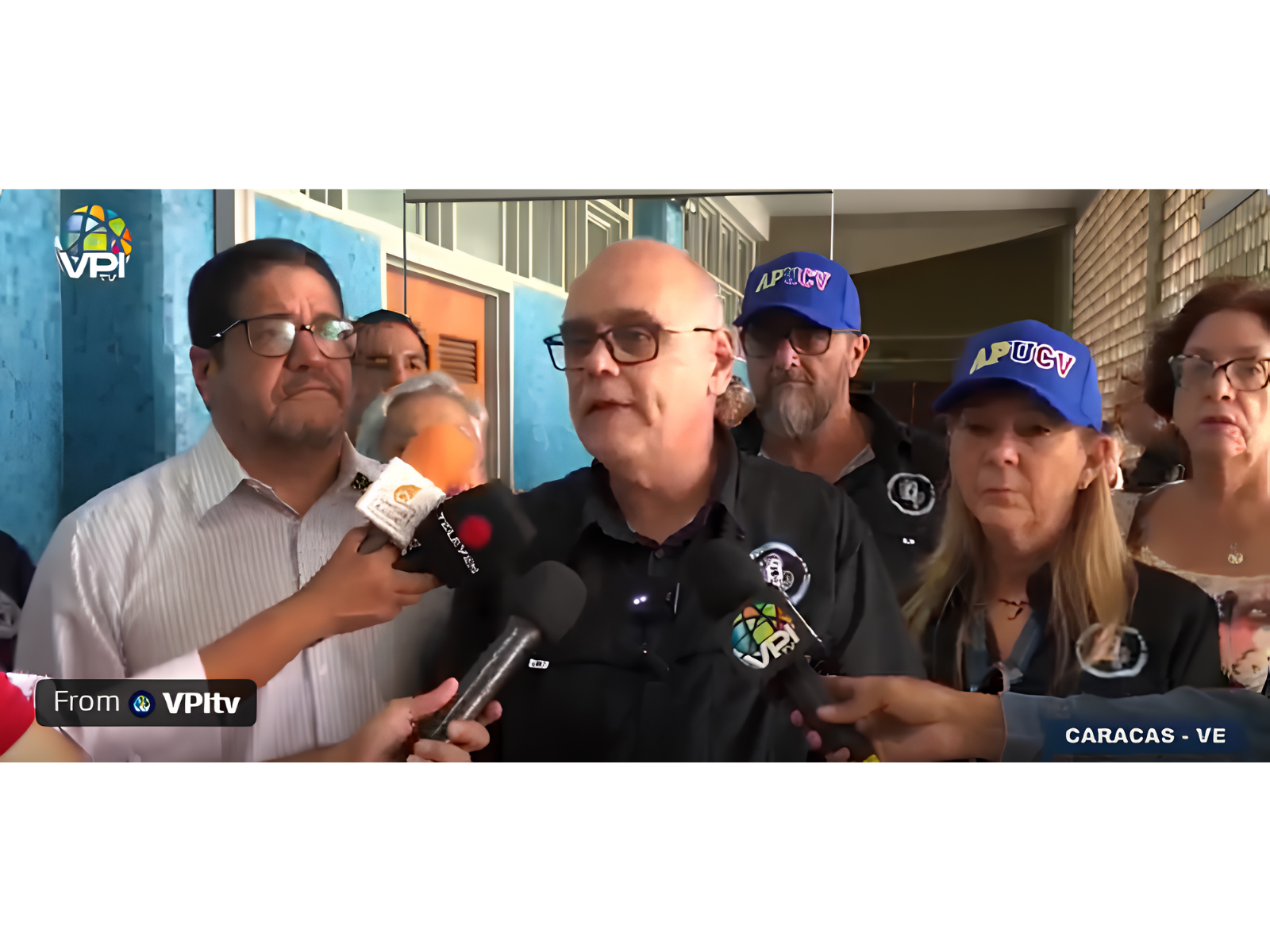 Profesores universitarios denuncian exclusión en el pago de bonos.