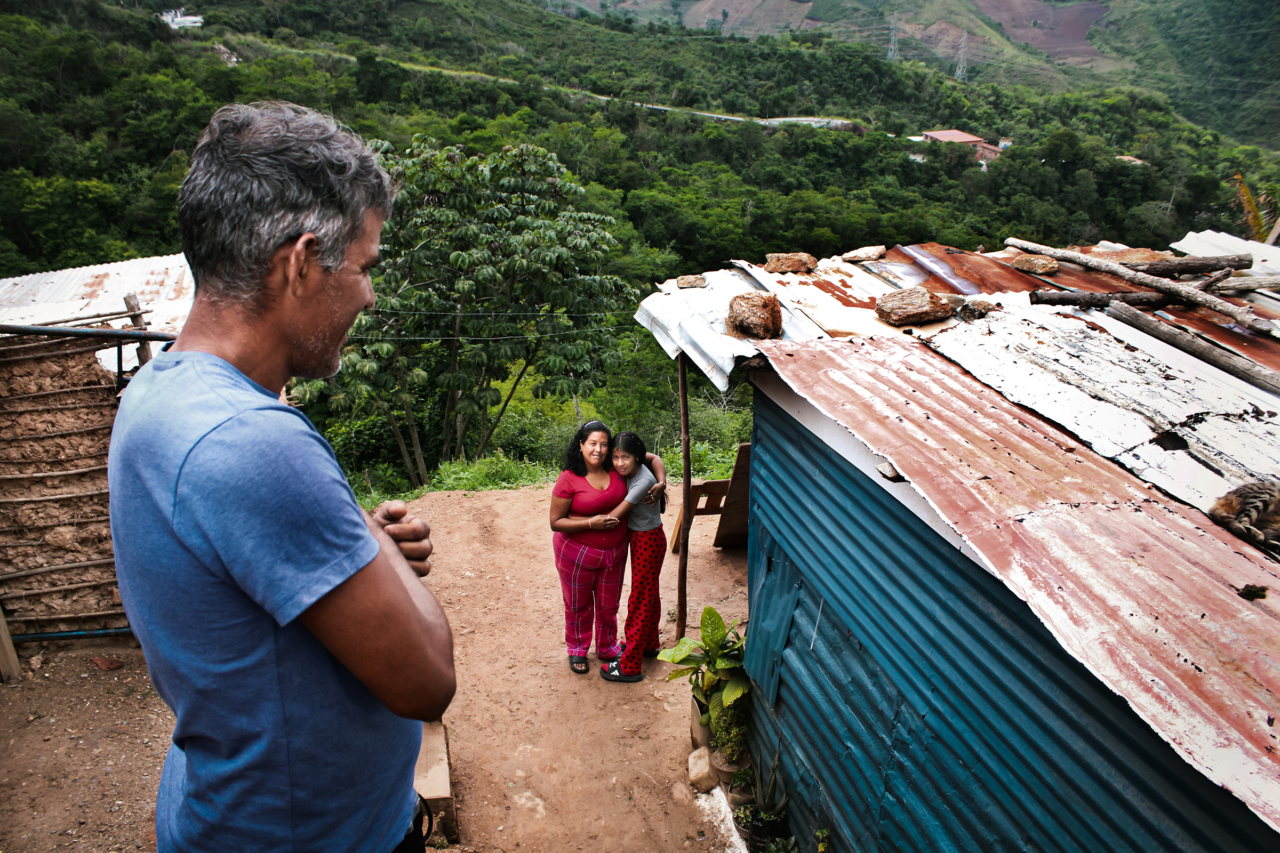 Sobrevivir sin nevera ni empleo: así se ve la pobreza de ingresos desde la cima de La Vega