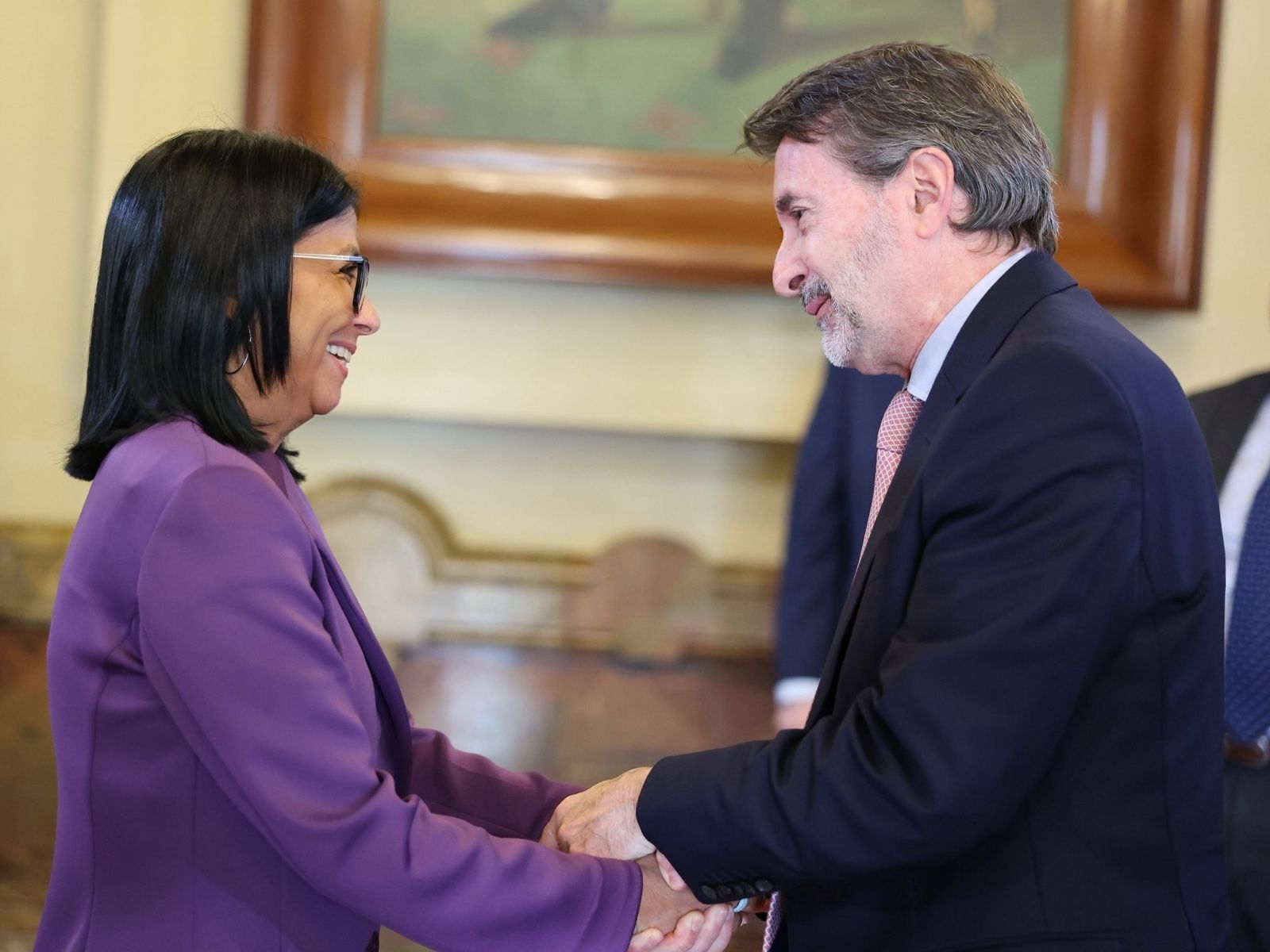Venezuela y Repsol firman acuerdo para explorar proyectos de crudo y gas