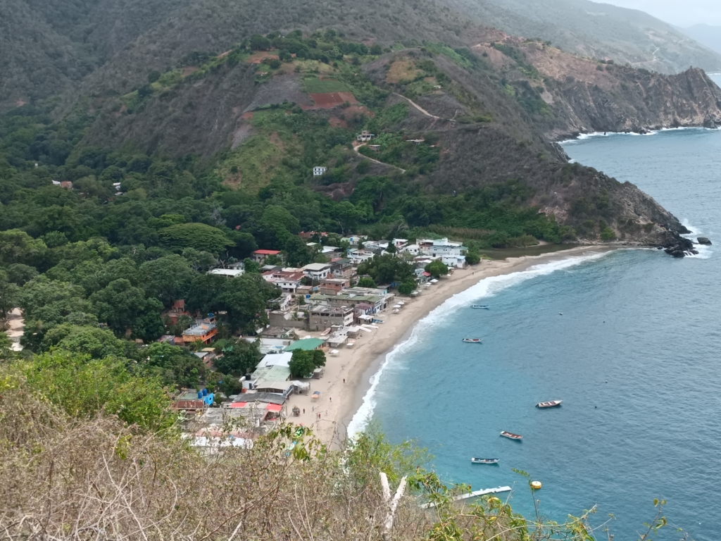 Chichiriviche de la Costa intenta levantarse sin turistas ni ayuda oficial