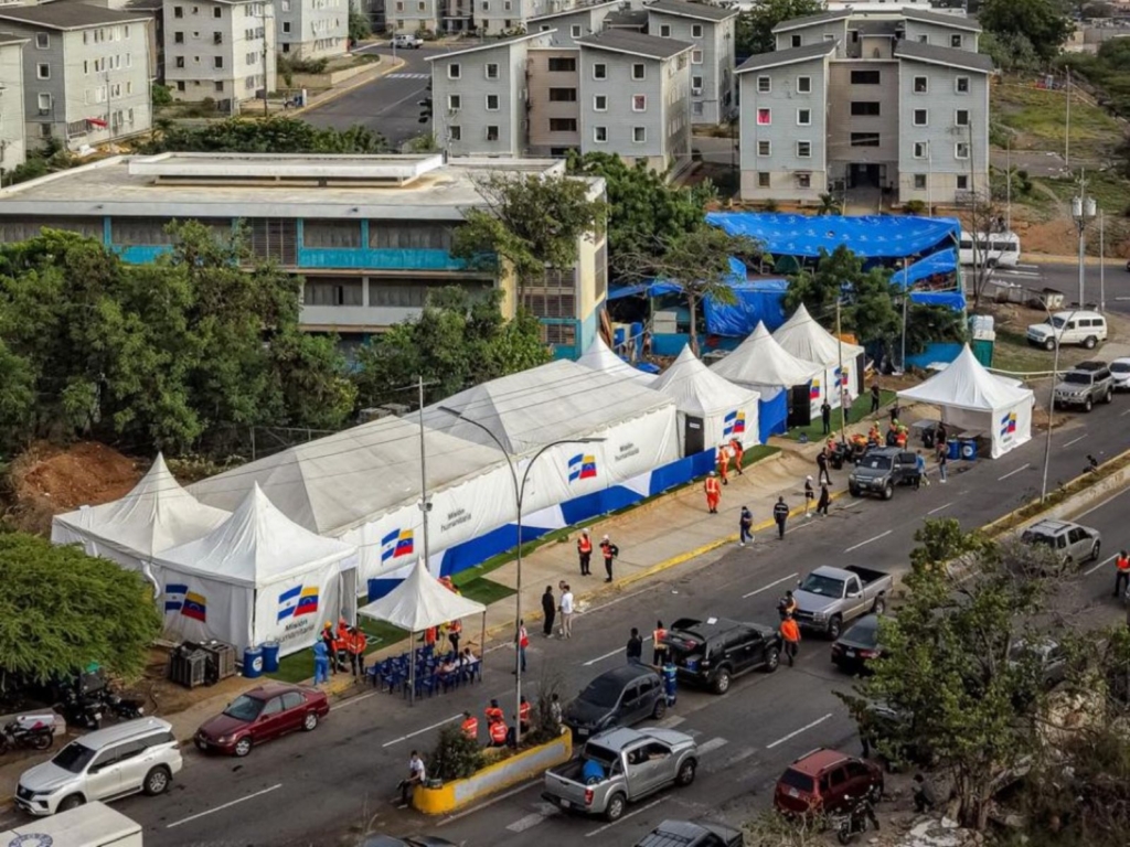 El Salvador instala hospital de campaña con atención médica y veterinaria en La Guaira