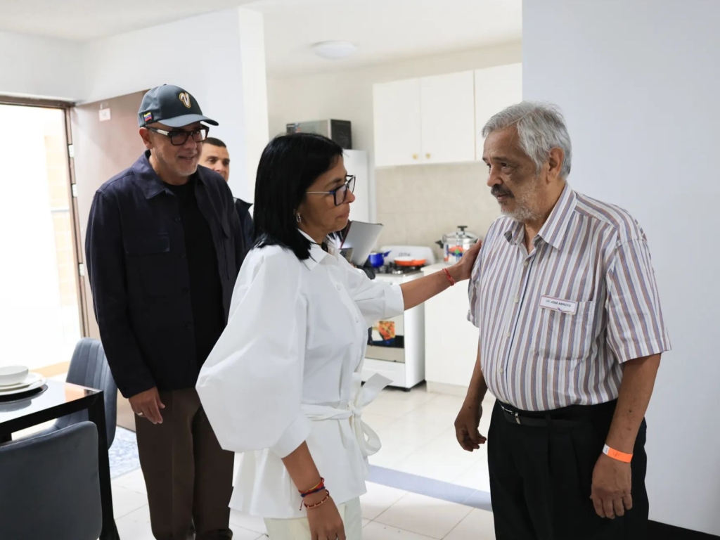 Gobierno entregó 200 viviendas a damnificados por sismos y promete 4 000 para fin de año